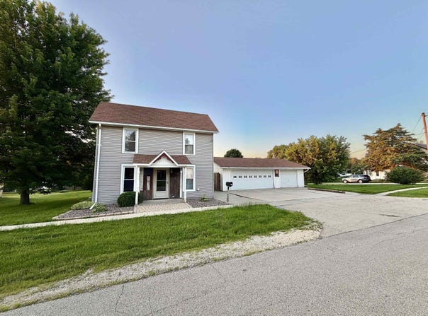 208 E Broad Street, MOUNT CARROLL, IL 61053