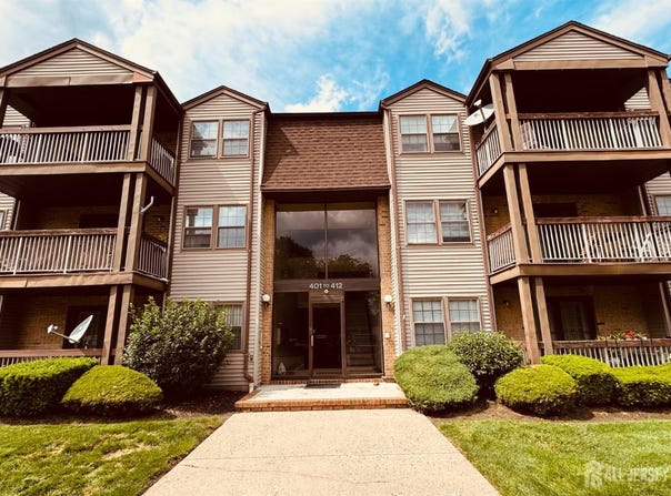 404 Newport Court, Fords, NJ 08863