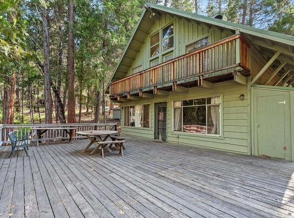 8028 Woodpecker Way, Yosemite, CA 95389
