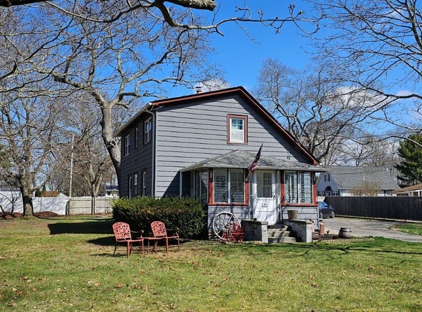31 Miller Ave, center moriches, NY 11934