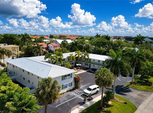 975 9th Ave S, NAPLES, FL 34102