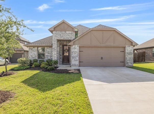 1237 Rushmore Drive, Burleson, TX 76028