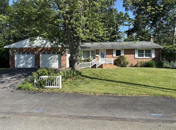 576 Circle Drive, East Stroudsburg, PA 18301
