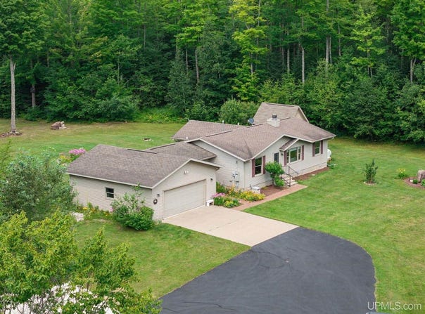 3761 North M-67 Highway, Chatham, MI 49816