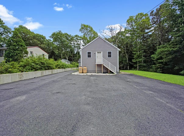 1055 E Falmouth Highway, Falmouth, MA 02540