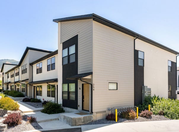 254 N SPRING CREEK PKWY, Providence, UT 84332