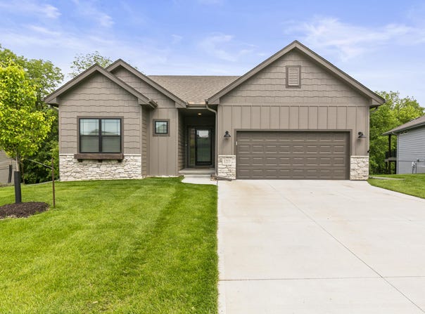 1715 BLACKTHORN Street, COUNCIL BLUFFS, IA 51503