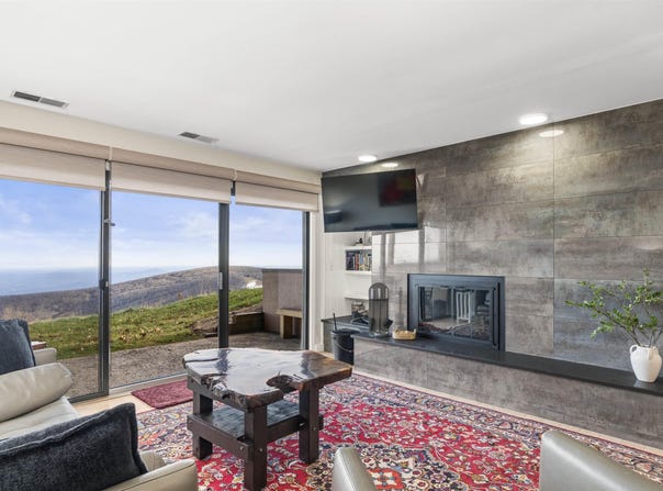 1509 CLIFFS CONDOS, WINTERGREEN RESORT, VA 22967