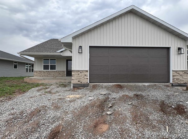 710 TAMBOUR Court, DE PERE, WI 54115