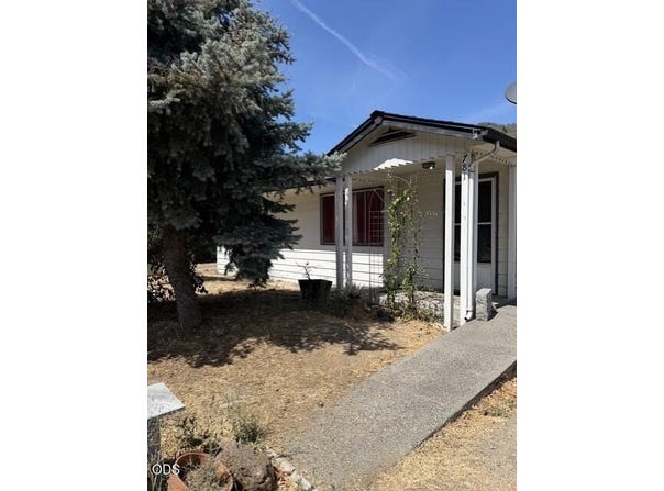 781 N 2nd Avenue, Gold Hill, OR 97525