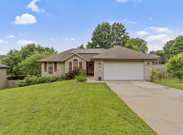825 Pershing Street, Willard, MO 65781