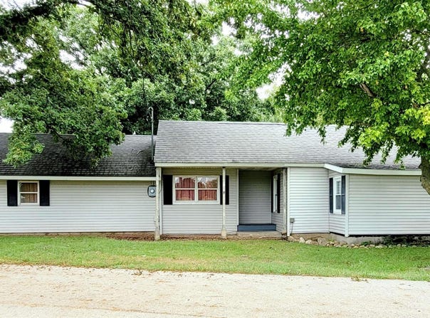1587 W South Road, Delphi, IN 46923