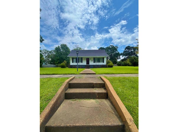 422 Speedway Ave, Winona, MS 38967