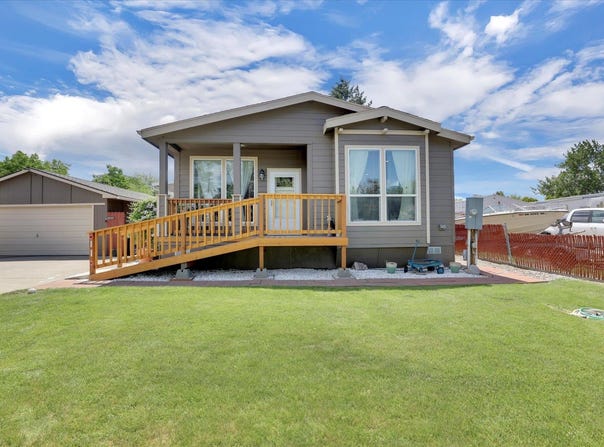 19214 E Buckeye Ave, Greenacres, WA 99027