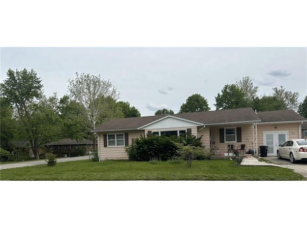 603 W 30th Street, Higginsville, MO 64037