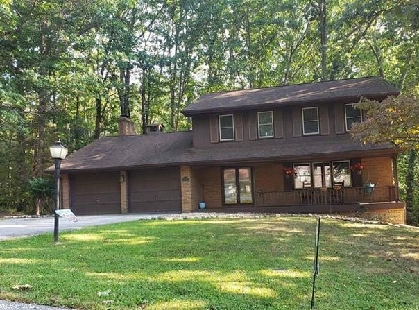 1035 CHESTNUT Dr, Christiansburg, VA 24073