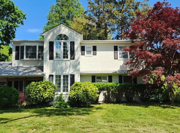 294 Parkview Terrace, Lincroft, NJ 07738