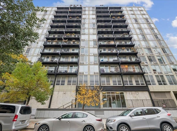 450 W Briar Place, Chicago, IL 60657