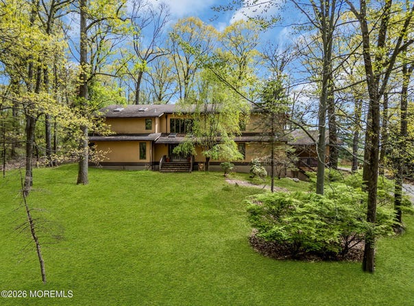 14 Beaver Brook Drive, Long Valley, NJ 07853