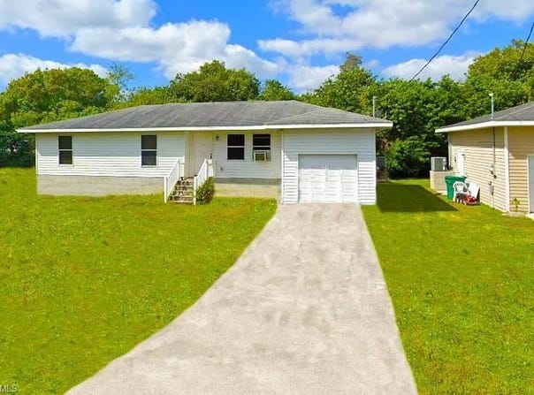 2715 Lee, PUNTA GORDA, FL 33950