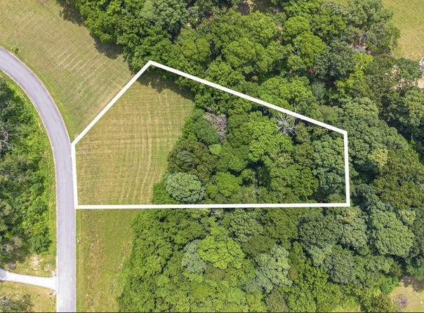 000 Meadowcrest Lane, Dandridge, TN 37725