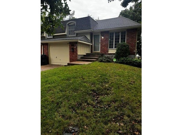 318 S Kenwood Lane, Olathe, KS 66062