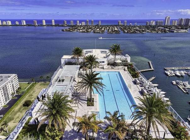 220 Lake Shore Drive, Lake Park, FL 33403