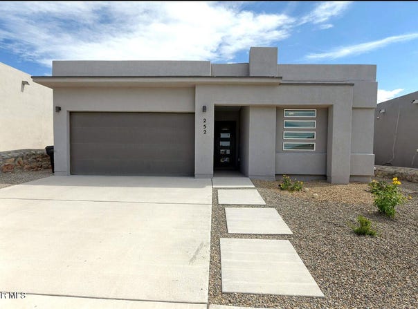 252 PENBRIDGE Place, El Paso, TX 79928