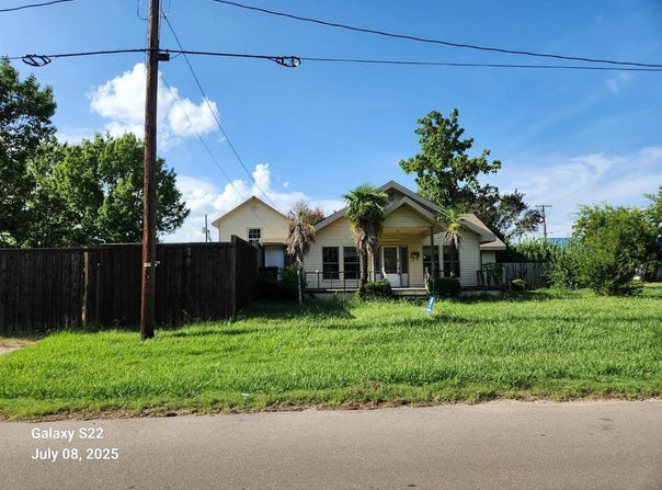 225 E Oneal Street, Wills Point, TX 75169