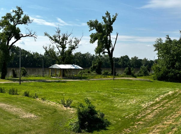 Lot 5 Six Pole Reserve, Front Road, Mount Carmel, IL 62863