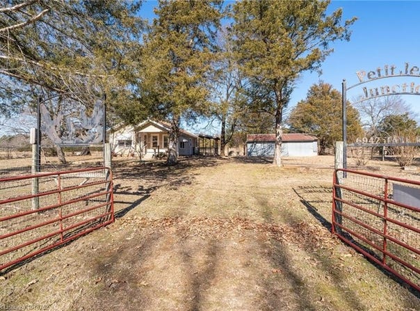 6942 Tate  RD, Booneville, AR 72927