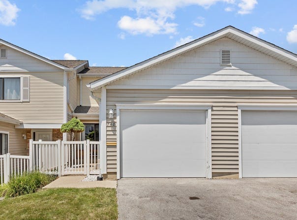 740 Lakeview Point, Schaumburg, IL 60194