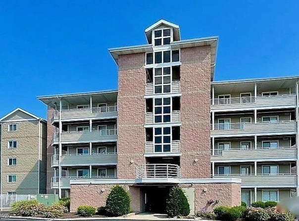 32 Marina Point Drive, Sandusky, OH 44870
