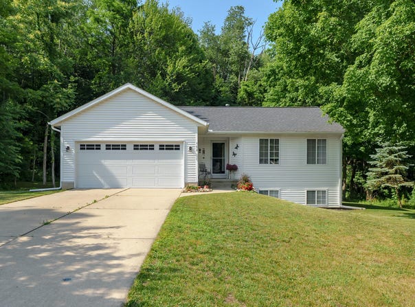 152 Summit Drive, Allegan, MI 49010