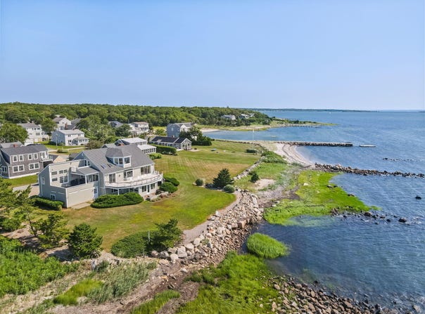7 Anawan Road, Mattapoisett, MA 02739