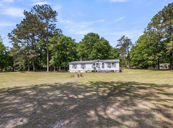 206 Mookees Lane, Cross, SC 29436