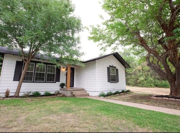 1225 S Brazos Street, Weatherford, TX 76086