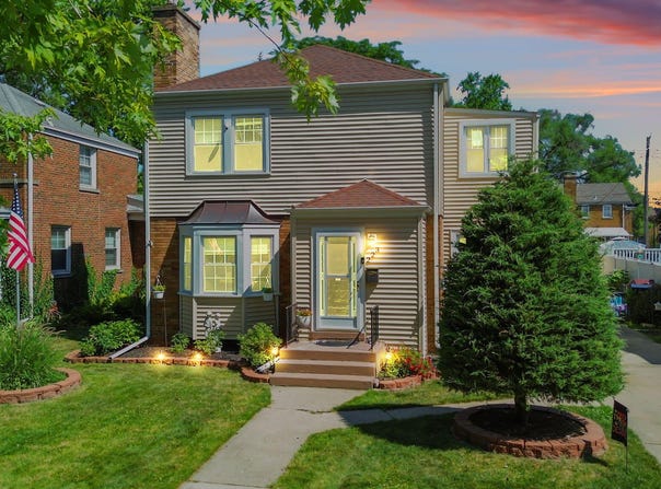 223 Gregory Avenue, Munster, IN 46321
