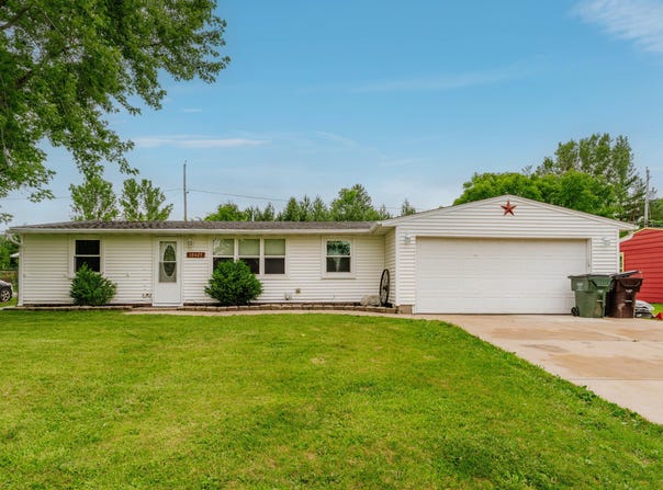 10427 Caddy Ln, Caledonia, WI 53108