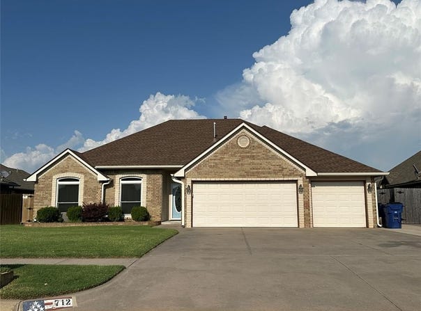 712 N Cherokee Way, Mustang, OK 73064