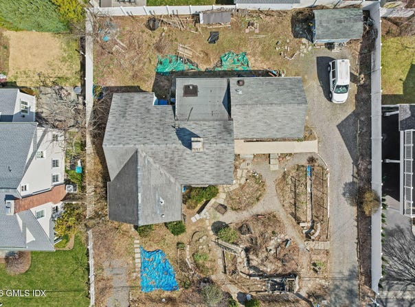 16 Hendrie Drive, Old Greenwich, CT 06870