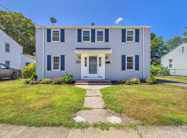 132 Hawthorne Drive, New London, CT 06320