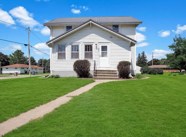 201 Forest Street, Fairbank, IA 50629