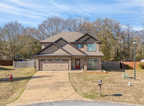 16 Golden Eagle Court, Fort Mitchell, AL 36856