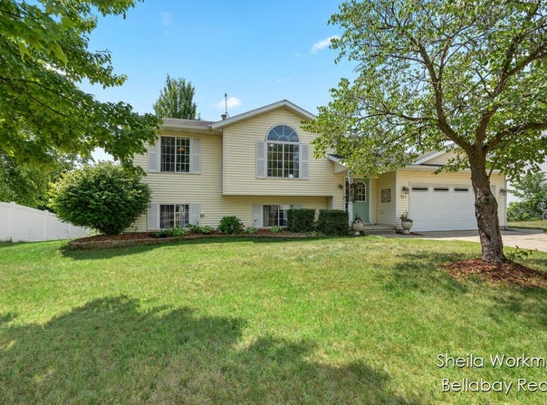 322 Riverwood Drive, Middleville, MI 49333