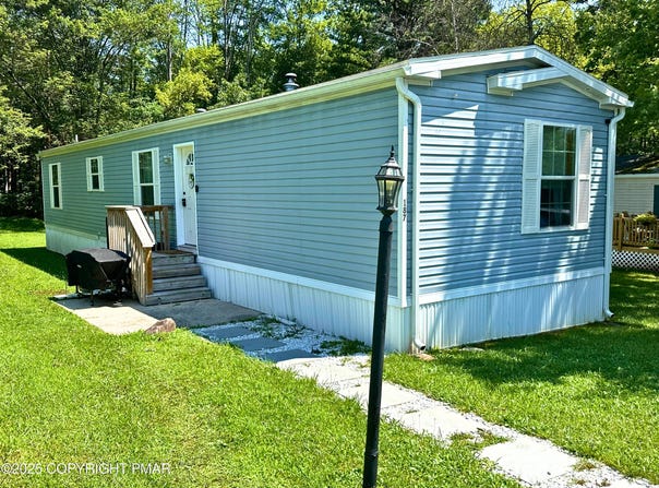 187 Creekside Manor Drive, Lehighton, PA 18235