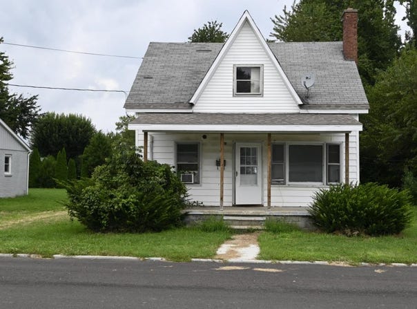 216 W Fairground Avenue, Osgood, IN 47037
