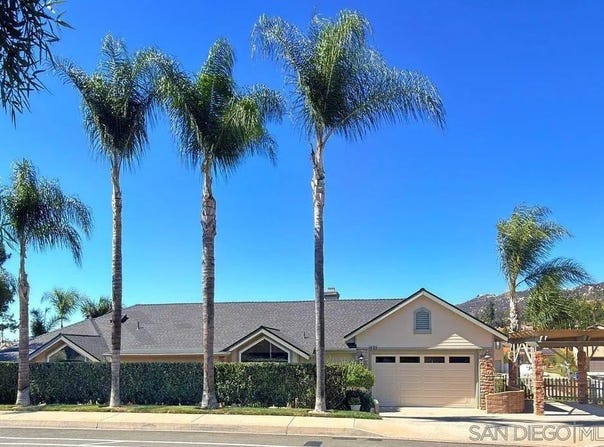 1422 W Country Club, Escondido, CA 92026