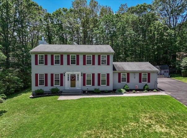 9 Cobblewood Drive, Mount Pocono, PA 18344