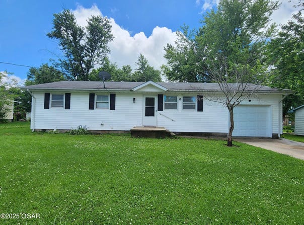 1207 E 10th Street, Lamar, MO 64759